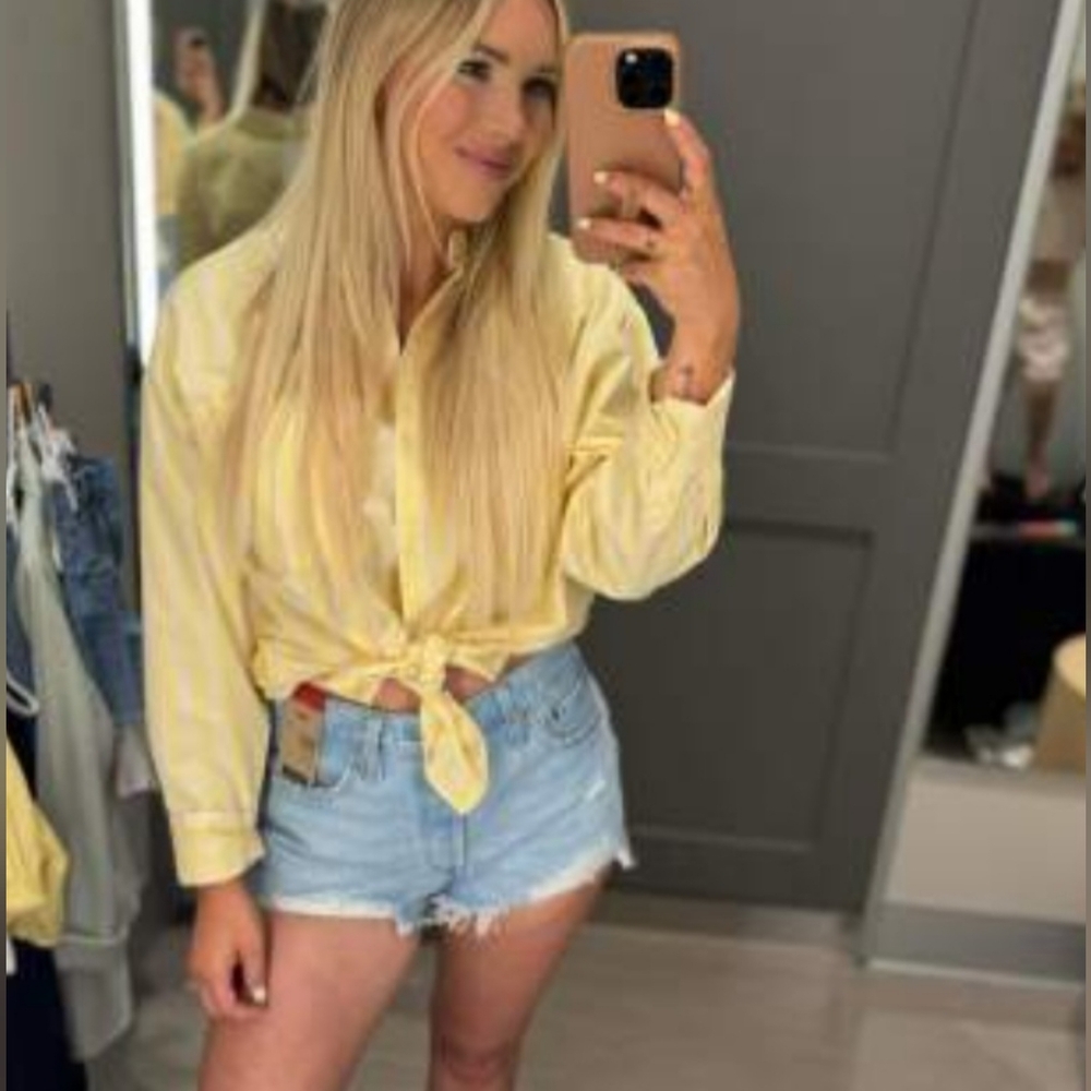 Levi's short, new, size 24